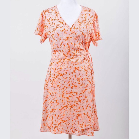 5 for $25 ⭐️ Floral Wrap Dress - Picture 7 of 9